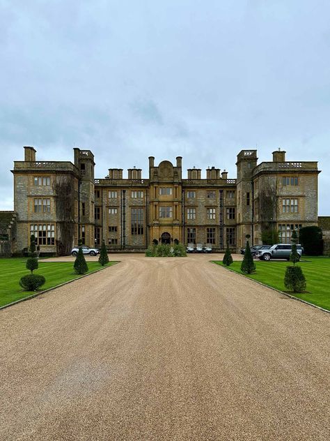 estelle manor entrance English Manor House Aesthetic, English Countryside Mansion, Estelle Manor Oxfordshire, English Estates Manor Houses, Manor House Aesthetic, Manor Entrance, Estelle Manor, Lord Lucifer, Family Manor