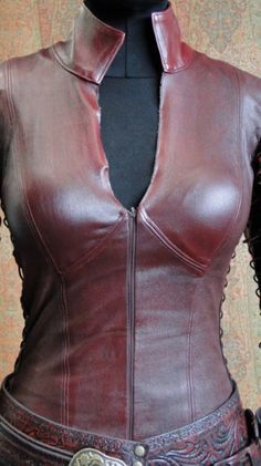 Mord-Sith detail Tabrett Bethell, Mode Steampunk, Steampunk Cosplay, Leather Armor, Steampunk Costume, Fantasy Costumes, Steampunk Fashion, Cool Stuff, Fantasy Clothing