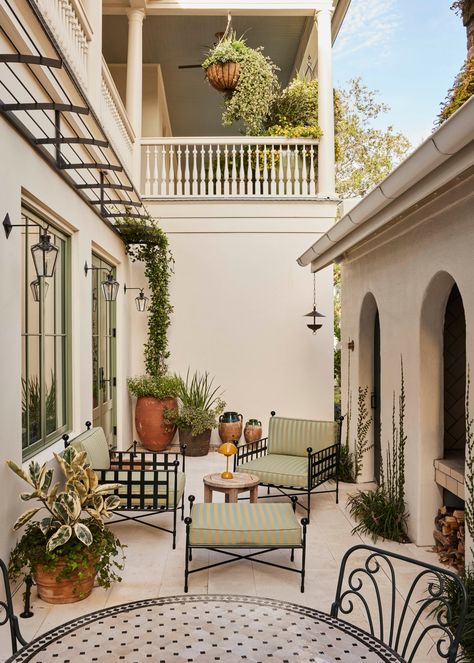 Tour a Classic Charleston Home That Includes a Hidden Pool and Full Guesthouse | Architectural Digest Spanish Ranch, Charleston House, Hidden Pool, William Morris Wallpaper, Morris Wallpapers, Charleston Homes, Narrow House, Rainbow Paper, Backyard Farming