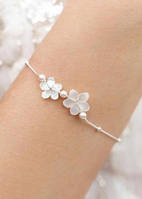 Boho Bridal Bracelet, Gardania, Flower Bridal Bracelet, Mother of Pearl Flower Bridal Bracelet, Boho Wedding Bracelet, Romantic Bride - Etsy Dainty Bridal Bracelet, Boho Wedding Bracelet, Wedding Dress For Short Women, Vintage Bridal Accessories, Wedding Jewellry, Bridal Jewellery Earrings, Pearl Bracelet Wedding, Bridal Jewelry Necklace, Pearl Flowers