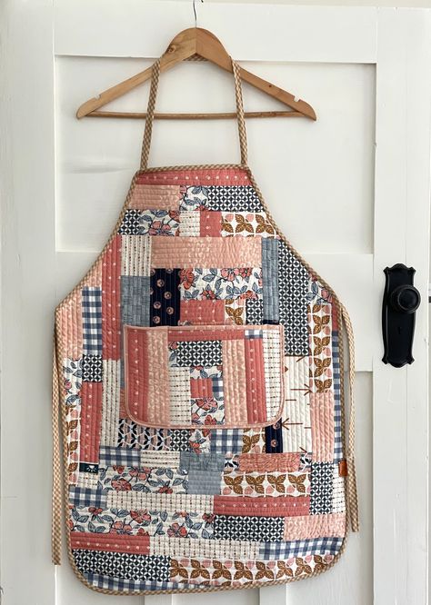 Quilted Apron, Quilted Garments, Quilt Coats, Quilted Clothing, Quick Quilt, Quilt Coat, Quilted Clothes, Quilt Square Patterns, Quilt As You Go