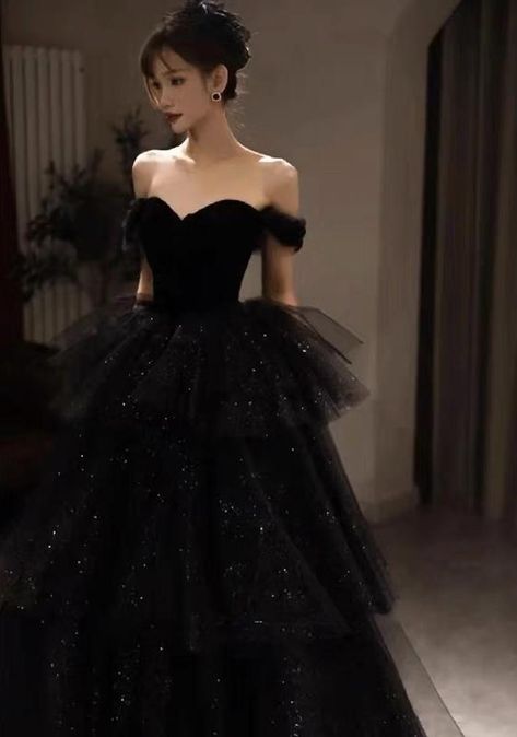 Elegant wedding dress Simple Ball Gown, Black Wedding Dress, Black Evening Dress, Black Evening Dresses, Prom Night, Parisian Chic, Black Wedding, Wedding Party Dresses, Dress First