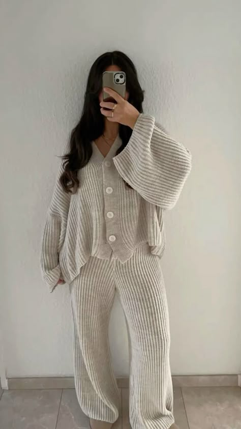 Crochet Pajama Set, Cute Lounge Outfits, Chique Outfit, Lounge Outfits, Ac New Leaf, Winter Fashion Outfits Casual, روتين العناية بالبشرة, Cute Lazy Day Outfits, Lazy Day Outfits