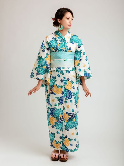 19 Traditional Japanese Kimono Patterns You Should Know – Japan Objects Store Kimono Dress Pattern, Dress Patterns Uk, Japanese Style Dress, Japanese Kimono Dress, Style Dress Patterns, Japan Dress, Japanese Yukata, Japanese Traditional Clothing, Japanese Costume