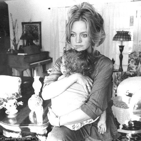 Goldie Hawn and her daughter Kate. Goldie Hawn Kurt Russell, Mother Daughter Pictures, Kurt Russell, Celebrities Then And Now, Mothers And Daughters, Goldie Hawn, Kate Hudson, Famous Faces, Classic Hollywood