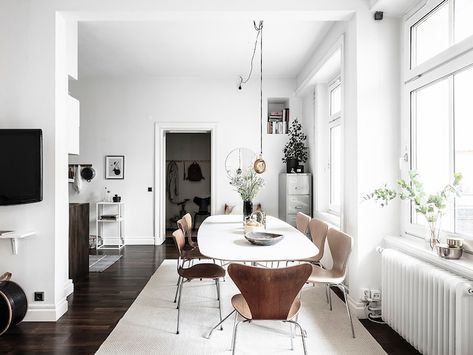 my scandinavian home: Soothing Swedish Home with a Striking Dark Floor Swedish Home, Open Plan Apartment, Scandi Interiors, Gravity Home, Scandinavian Apartment, Dark Floors, Open Plan Living Room, Patio Interior, One Bedroom Apartment