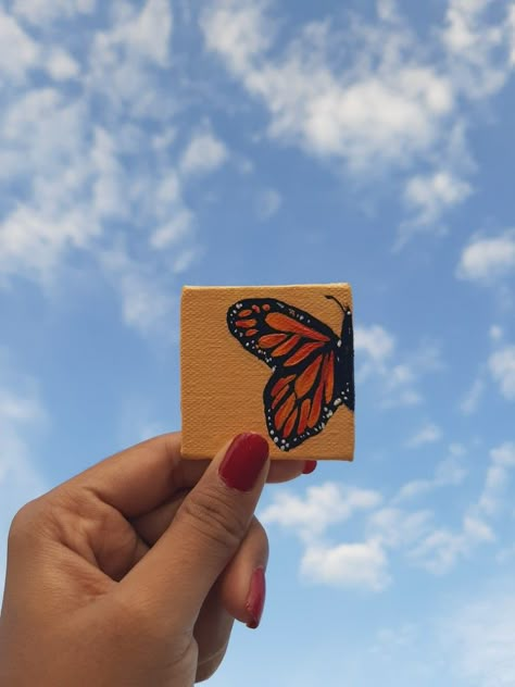 Ideas To Paint On Tiny Canvas, Tiny Canvas Drawings, Mini Canvas Inspiration, Matching Mini Canvas Art, Mini Canvas Butterfly Painting, Mini Canvas Art Butterfly, Mini Painting Canvas Ideas, Tiny Easy Paintings, Mini Canvas Collage