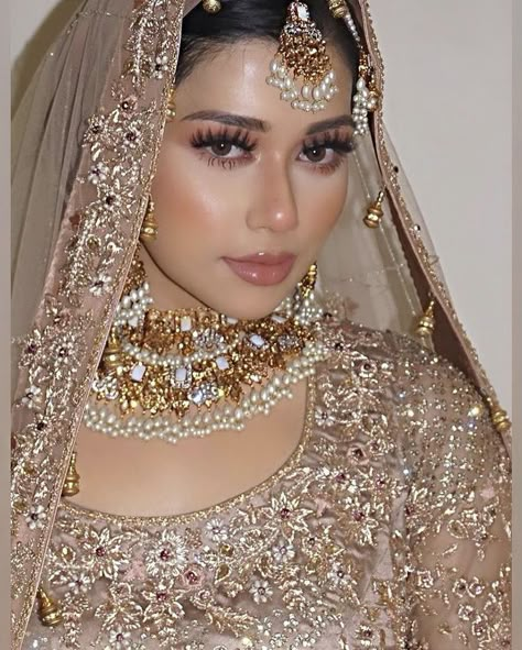 Nikkah Makeup, Desi Bridal Makeup, Pakistani Makeup, Pakistani Bridal Makeup, Bridal Makeup Images, Desi Wedding Dresses, Desi Bride, Asian Bridal Dresses, Mode Turban