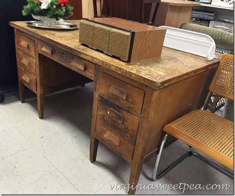 Vintage Teacher's Desk Makeover - A Goodwill found vintage teacher's desk gets a makeover. #vintageteachersdesk #vintageofficedesk #vintagedesk #deskmakeover Wood Desk Makeover, Large Wood Desk, Large Wooden Desk, Refinished Desk, Refurbished Desk, Vintage Oak Desk, Desk Makeover Diy, Desk Redo, Vintage Teacher