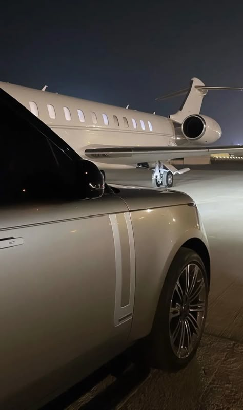 Range Rover Girl Aesthetic, Private Jet Wallpaper, Private Jet Aesthetic Night, Milionarie Lifestyle, Rich Lifestyle Aesthetic, Jet Privé, Luxury Private Jets, Flipagram Instagram, Lux Cars