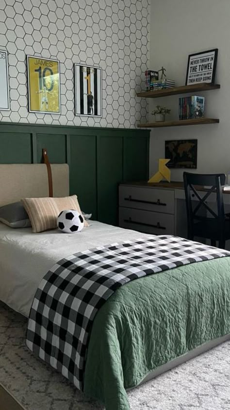 Teen Boy Bedroom Green, Boys Adventure Bedroom Ideas, Preteen Boys Bedroom, Older Boys Bedrooms, Boys Bedroom Green, Green Boys Room, Bedroom Ideas Boys