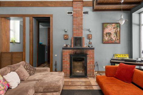 Red Brick Interior, Red Brick Fireplace, Brick Fireplace Wall, Brick Fireplaces, Red Brick Fireplaces, Painted Brick Fireplaces, Interior Brick, Brick Interior, Choosing Paint Colours