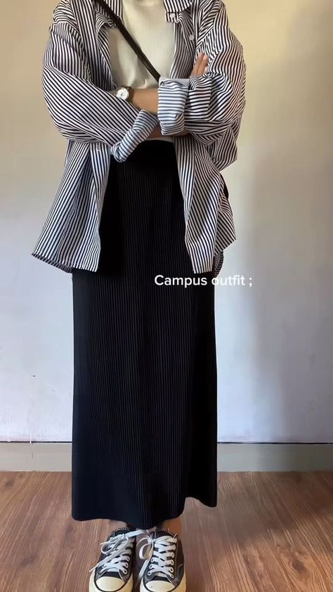 Bias Midi Skirt Outfits, Modest Chic Outfits Street Styles, Summer Work Outfits Hijab, Book Store Outfit Summer, Past Lives Outfit, Work Ootd Casual, Work Causal Outfits, Modest Summer Work Outfits, Bookish Outfits Aesthetic