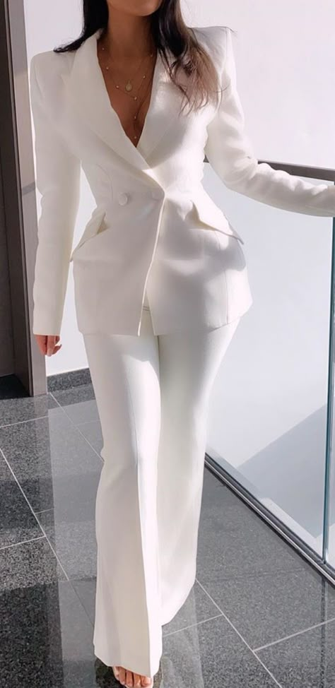 Graduation Outfits For Women, Cute Professional Outfits, Grad Outfits, Professional Outfits Women, Business Outfits Women, Graduation Outfits, Stylish Work Attire, White Suit, Business Casual Outfits For Work