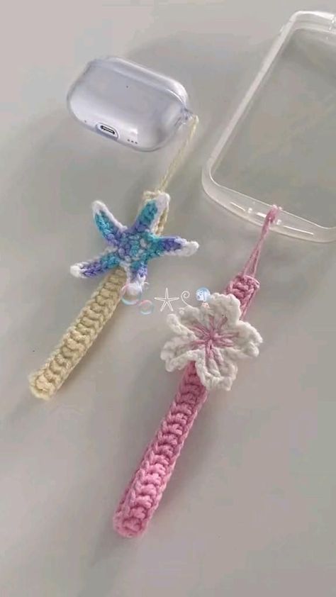 Easy Cute Things To Make, Simple Easy Crochet Projects, Easy Crochet Gifts For Friends, Crochet Ideas With Pattern, Crochet Ideas For Friends, Funny Things To Crochet, Crochet Shop Ideas, Crochet For Beginners Step By Step, Things To Make With Wool