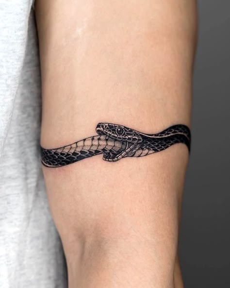 Ouroboros Tattoo, 16 Tattoo, Snake Tattoo Design, Arm Band Tattoo, Different Tattoos, Band Tattoo, Aesthetic Tattoo, Snake Tattoo, Black Ink Tattoos