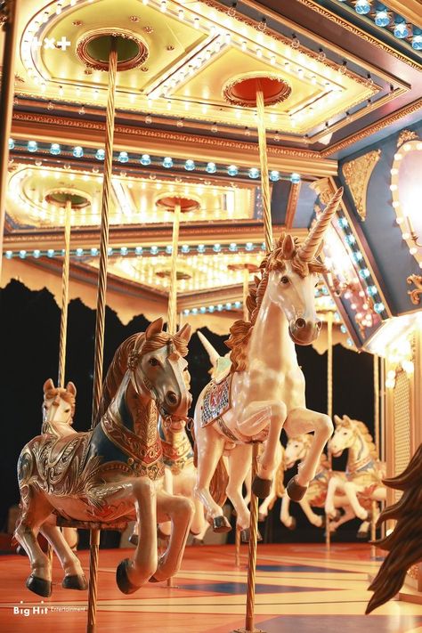 Merry Go Round Carousel, Circus Aesthetic, Kpop Backgrounds, Txt Wallpaper, Carousel Horses, Merry Go Round, Blue Hour, 판타지 아트, Alam Yang Indah