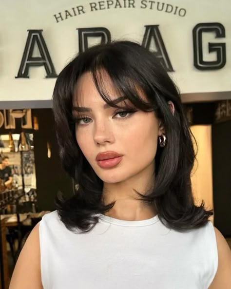 Short Hair Blowout, Chubby Face Haircuts, Hairstyle For Chubby Face, Prom Hairstyle, Layered Haircuts For Medium Hair, Haircut Inspo, Bangs With Medium Hair, Hair Inspiration Short, Blowout Hair