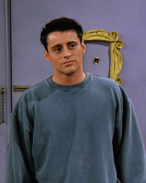 Friends Series Joey, Joey In Friends, Friends Joey Tribbiani, Young Joey Tribbiani, Joey Friends Outfits, Joey Tribbiani Wallpaper, Joey Tribbiani Aesthetic, Matt Leblanc 90s, Joey Tribbiani Outfits