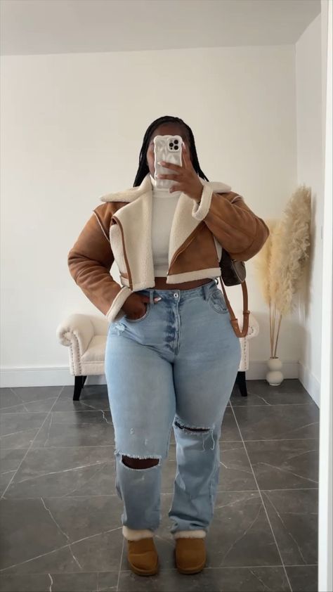 Ugg Outfit Ideas Black Woman, Plus Size Casual Outfits Black Women, Ugg Outfits Black Women, Uggs Outfit Black Women, Ugg Looks, Styling Uggs, How To Style Uggs, Curvy Winter Outfits, Ugg Outfits