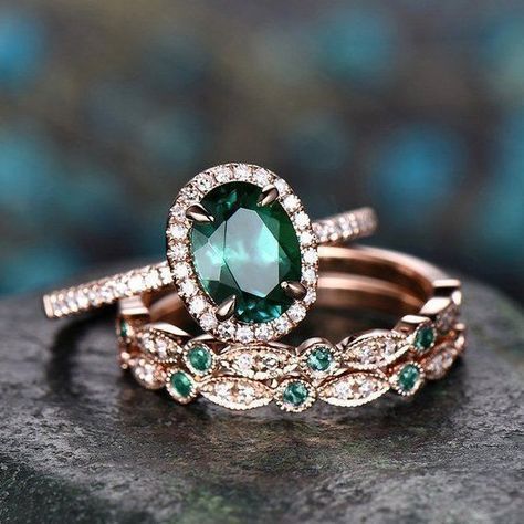 Birthstone Promise Rings, Emerald Engagement Ring Set, Smaragd Ring, Emerald Ring Vintage, Natural Emerald Rings, Engagement Rings Bridal Sets, Vintage Diamond Rings, Dream Engagement Rings, Emerald Engagement