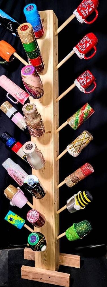 Diy Cup Drying Rack, Craft Show Tumbler Displays, Diy Tumbler Drying Stand, Tumbler Display Ideas Craft Fairs, Tumbler Cup Storage, Tumbler Cup Storage Ideas, Tumbler Display Stand, Tumbler Craft Room Ideas, Tumbler Display Craft Show