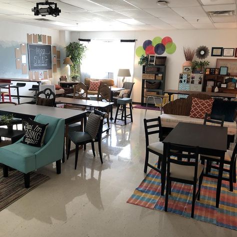 Alternate Seating Classroom, Classroom Organization Furniture, Shared Classroom Setup, Shared Classroom Setup Teachers, Flexible Seating Classroom High School, Modern Classroom High School, Classroom Setup High School, High School Classroom Setup, Flexible Seating Classroom