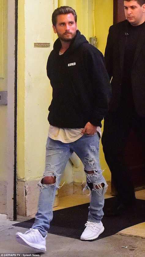 Ultraboost Outfit Men, Ultraboost Outfit, Ripped Jeans Ideas, Mens Sneakers Fashion, Scott Disick Style, Lord Disick, Jeans Ideas, Dark Denim Shorts, White Jeans Men