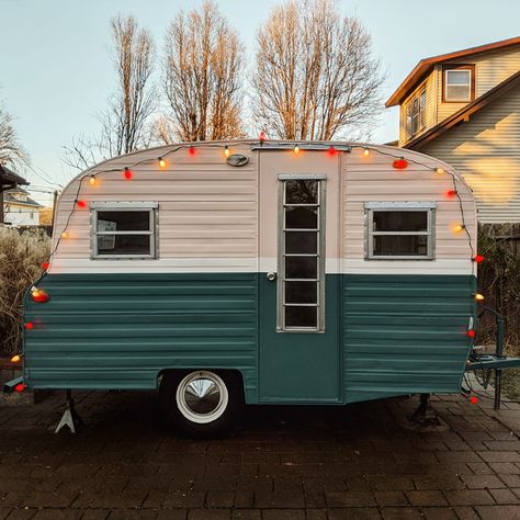 Vintage Camper Makeover, Sticker Backsplash, Vintage Camper Redo, Vintage Trailer Remodel, Vintage Trailers Restoration, Vintage Trailer Interior, Vintage Camper Interior, Shasta Camper, Trailer Conversion