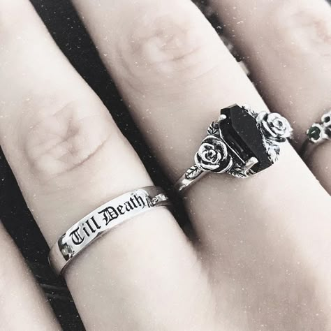 Goth Engagement Rings Silver, Rings Goth Aesthetic, Goth Wedding Ring Set, Wedding Rings Gothic, Halloween Wedding Rings, Gothic Wedding Rings Engagement, Wedding Rings Goth, Alt Wedding Rings, Untraditional Rings