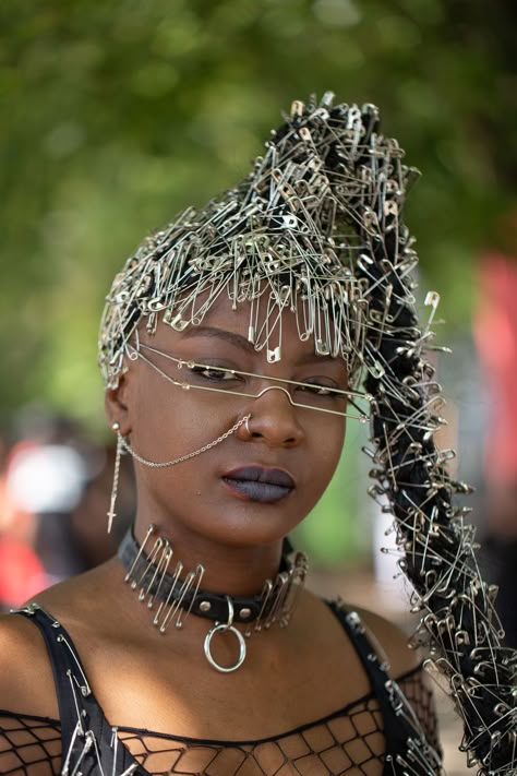 Afrofuturism Outfits, Afrofuturism Fashion Afro Punk, Alt Black Woman Hairstyle, Alternative Black Hairstyles, Afro Punk Hair, Black Punk Hairstyles, Afropunk Hairstyles, Punk Hair Women, Afro Punk Festival