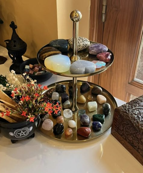 Crystal And Rock Display, Ways To Store Crystals, Crystal Tower Display Ideas, Tumbled Crystal Display, Ways To Display Crystals Rock Collection, Crystal Tumble Display, Diy Crystal Stand, Crystal Tray Display, Crystal Table Display