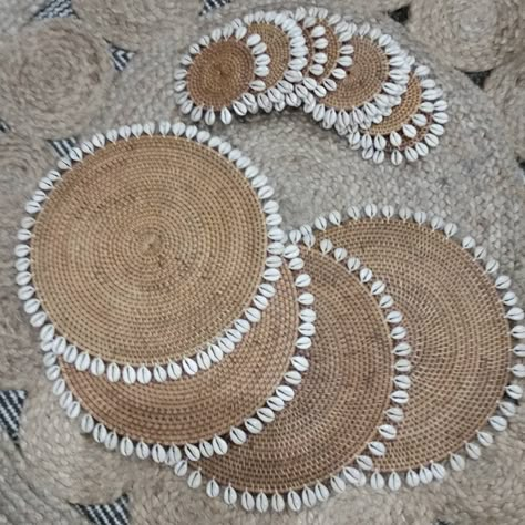 Jute Table Mats Diy, Jute Craft, Rope Decor, Boho Crafts Diy, Beach Shells, Jute Crafts, Rope Crafts Diy, Shell Decor, Rope Crafts