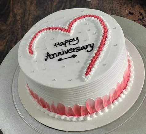 Wedding Anniversary Simple Cake, Anniversary Cake Simple Design, Anniversary Simple Cake, Anniversary Cake Designs Simple, Wedding Anniversary Cake Design Simple, Aniversary Cakes Designs, Simple Anniversary Cake, Kue Anniversary, Chocolate Anniversary Cake