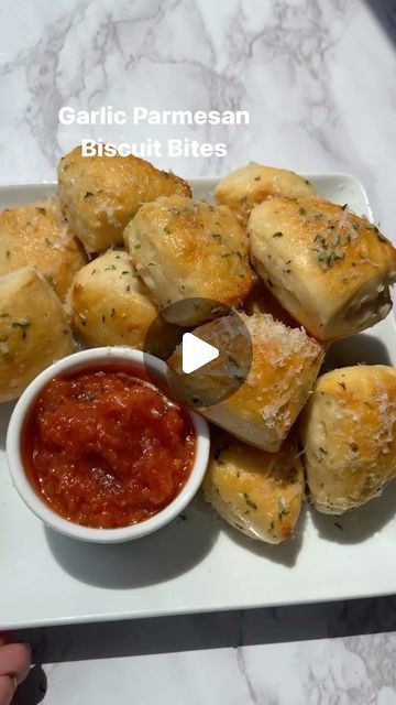 Garlic Butter Biscuit Bites, Garlic Bites Biscuits, Garlic Parmesan Biscuit Bites, Parmesan Bites, Fried Biscuits, Biscuit Bites, Biscuit Bread, Biscuit Dough, Garlic Cheese