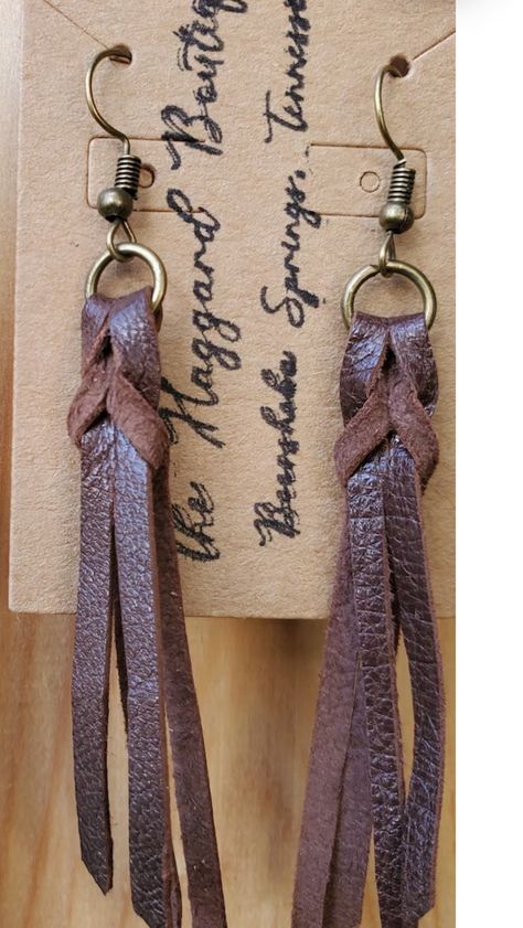 Leather Earrings Ideas, Leather Earrings Cricut, Leather Earrings Diy, Leather Accessories Diy, Cricut Earrings, Diy En Cuir, Leather Jewelry Making, Handmade Leather Jewelry, Diy Leather Earrings