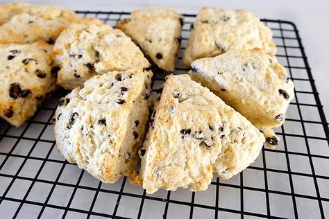 Soft and delicate with a tender crumb, these are what scones absolutely should be about. I love these scones. Love. Like madly madly love. Like danger Will Robinson, I'm gonna eat all these instantly love.Most scones, including ones in bakeries, are usually so disappointing. They're dry, crumbly, and devoid of flavor.These here my friends, these are winners. Super simple to make, and in less than twenty minutes you're in scone heaven. Yep, that's it, under a half hour.Be sure… Currant Scones Recipe, Currant Scones, Currant Recipes, Best Scone Recipe, Recipe Generator, Scone Recipe, Recipe Details, Sharing Board, Simple Recipe