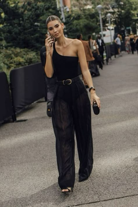 New York Fashion Week Street Style, Elegante Casual, Looks Black, All Black Outfit, Fashion Week Street Style, Casual Style Outfits, Looks Vintage, Spring 2024, Style Blog