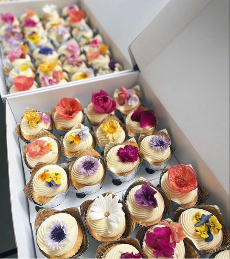 Bridal Shower Floral Theme Dessert Tables, Wildflower Desert Table, Flower Theme Dessert Table, Spring Theme Party Food, Wildflower And Eucalyptus Wedding, Wildflower Birthday Food Ideas, Colorful Wedding Desserts, Wild Flower Desserts, Wild Flower Wedding Cupcakes