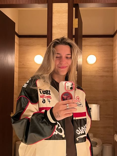 vintage
streetwear 
mirror pic
masc 
lesbian
blonde hair
hand tattoo
black white and red jackey
1897
aelfric eden Selena Galloway, Blonde Masc Women, Tattoo For Black Women, Masc Girls Aesthetic, Red Hand Tattoo, Masc Girls Outfits, Masculine Girl, Masc Girls, Traditional Tattoo Black And White