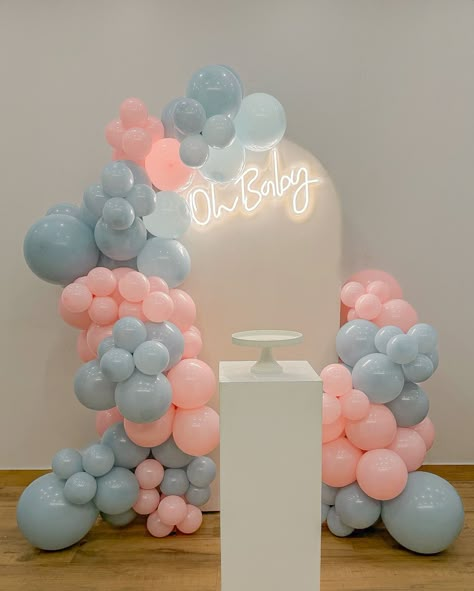 Gender Reveal Ideas Pink And Blue, Gender Reveal Tables, Pink And Blue Gender Reveal Decorations, Pink And Blue Baby Shower Ideas, Gender Reveal Pink And Blue, Pink Or Blue Gender Reveal, Valentines Gender Reveal, Pink And Blue Gender Reveal, Baby 2025