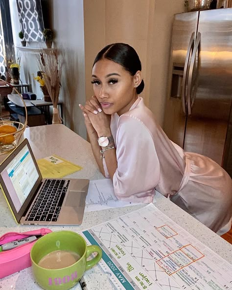 Manda 🦋 on Instagram: “To My Working Boss Babes: The length of this pandemic has taught me so much about myself and my surroundings. Life doesn’t stop even when…” Black Girls Luxury Lifestyle, Life Goals Future, Business Baby, Small Business Inspiration, Neuer Job, Rich Girl Lifestyle, Black Femininity, 2022 Vision Board, Luxury Lifestyle Dreams