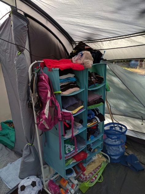 Tent Camping Clothes Storage, Mulig Ikea Hack, Tent Organization Ideas, Camping Storage Ideas Tent, Ikea Camping Hacks, Tent Organization, Camping Organisation, Ikea Camping, Festival Camping Setup