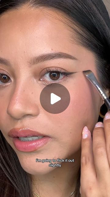 Soft Winged Eyeliner, Black Eye Shadow, Neutrals Palette, Shadow Wings, Wing Liner, Easy Winged Eyeliner, Makeup Tuts, Winged Eyeliner Tutorial, Eye Liner Tricks