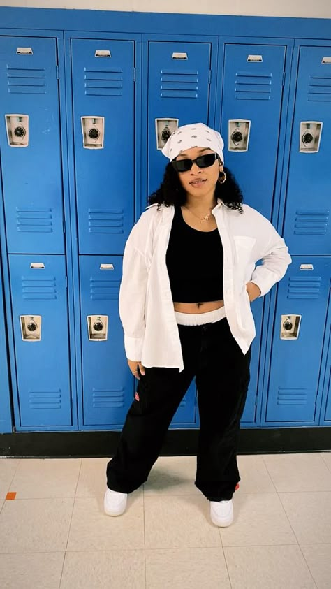 2000s Fashion Dance, 90's Female Hip Hop Fashion, 90s Tlc Outfits, 2000s Diy Outfits, Spirit Week 2000s Day, Aaliyah Costume Ideas, Blast To The Past Spirit Week Outfits, 90s Block Party Outfit, Brandy 90s Outfits