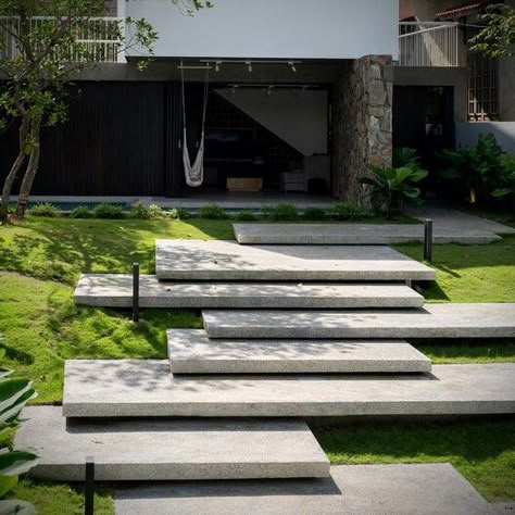 Garden Stairs Ideas, Stairs Designs, Plant Vines, Outside Stairs, Landscape Stairs, Staircase Outdoor, External Staircase, Landscape Steps, Top Of The Stairs