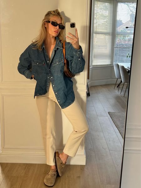 Birkenstock Outfit Ideas, Denim Shirt Outfit Women, Women Birkenstock, Birks Outfit, Birkenstock Boston Outfit, Clogs Birkenstock, Denim Shirt Outfit, Midsize Outfit, Birkenstock Outfit