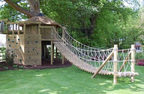 Elements To Include In A Kid's Treehouse To Make It Awesome Tree House Playground, Backyard Fort, Tree House Ideas, Treehouse Ideas, Rope Bridge, Tree House Plans, Play Area Backyard, Tree Fort, Tree House Diy