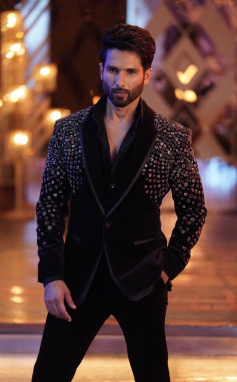 Groom After Party Outfit, Indian Designer Suits For Men, Engagement Blazer For Men, Wedding Reception Suits For Men Indian, Blazer Types, Men Reception Outfit, Indian Wedding Blazers For Men, Handwork Blazer For Men, Reception Suits For Men Indian