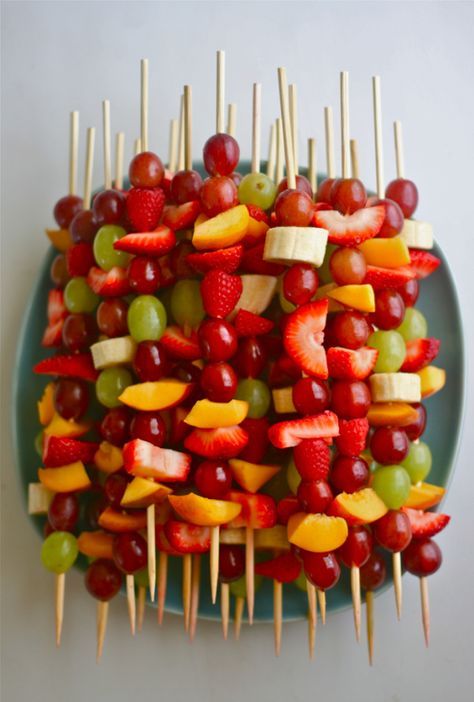 fruit kabobs, fruit kabob, new year's eve menu ideas, new year's eve, food, easy entertaining, health, canadianmomeh, sexy Diy Wedding Food, Party Snacks Easy, Fruit Appetizers, Fruit Skewers, Fruit Kabobs, New Fruit, Shower Food, Snacks Für Party, Buffet Food